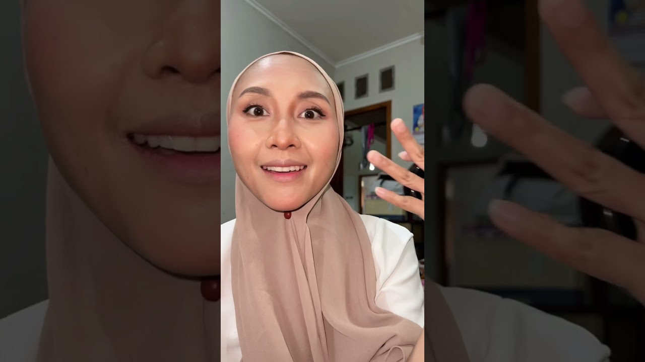 Dandan iseng Nyobain warna lipstik kaya cabin crew 