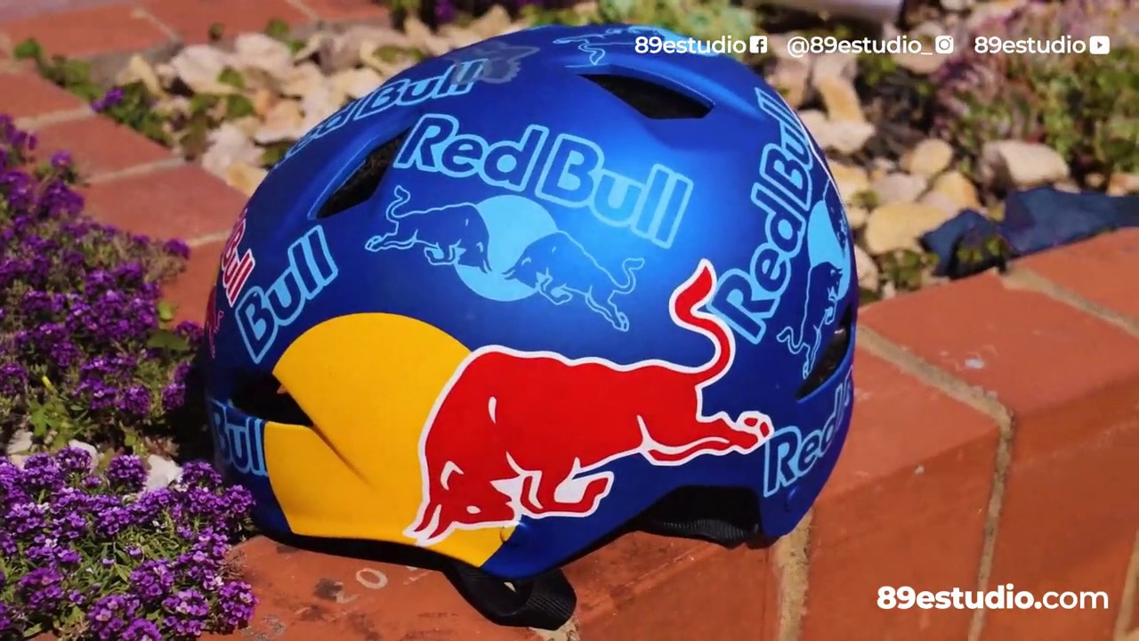 proceso aerografia casco bici diseño RedBull