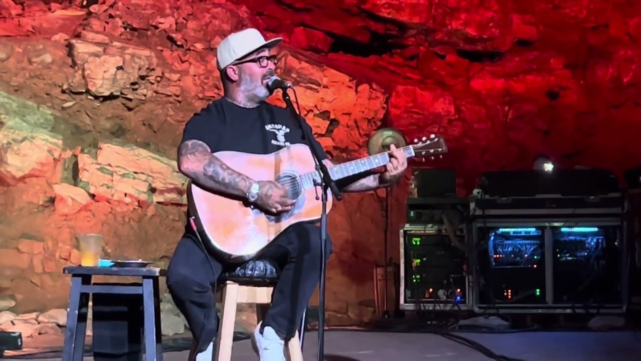 Aaron Lewis @TheCaverns Tennessee County Boy