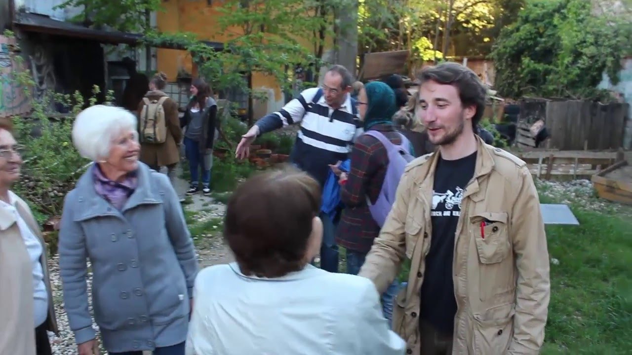 Obisk stanovalcev soseske v Tovarni Rog