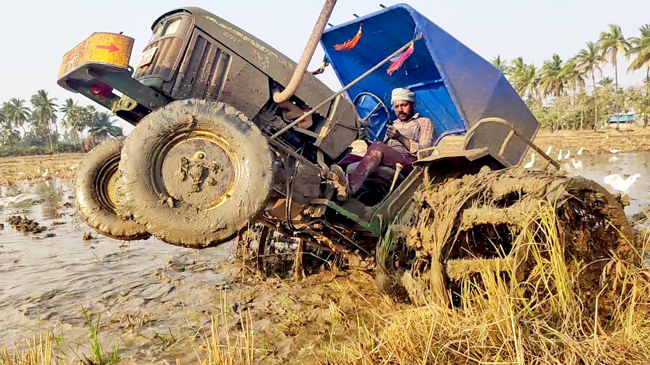 Crazy John Deere Tractor in Deep Mud Wheels | Swami Tractors Extreme Driving 🚜!