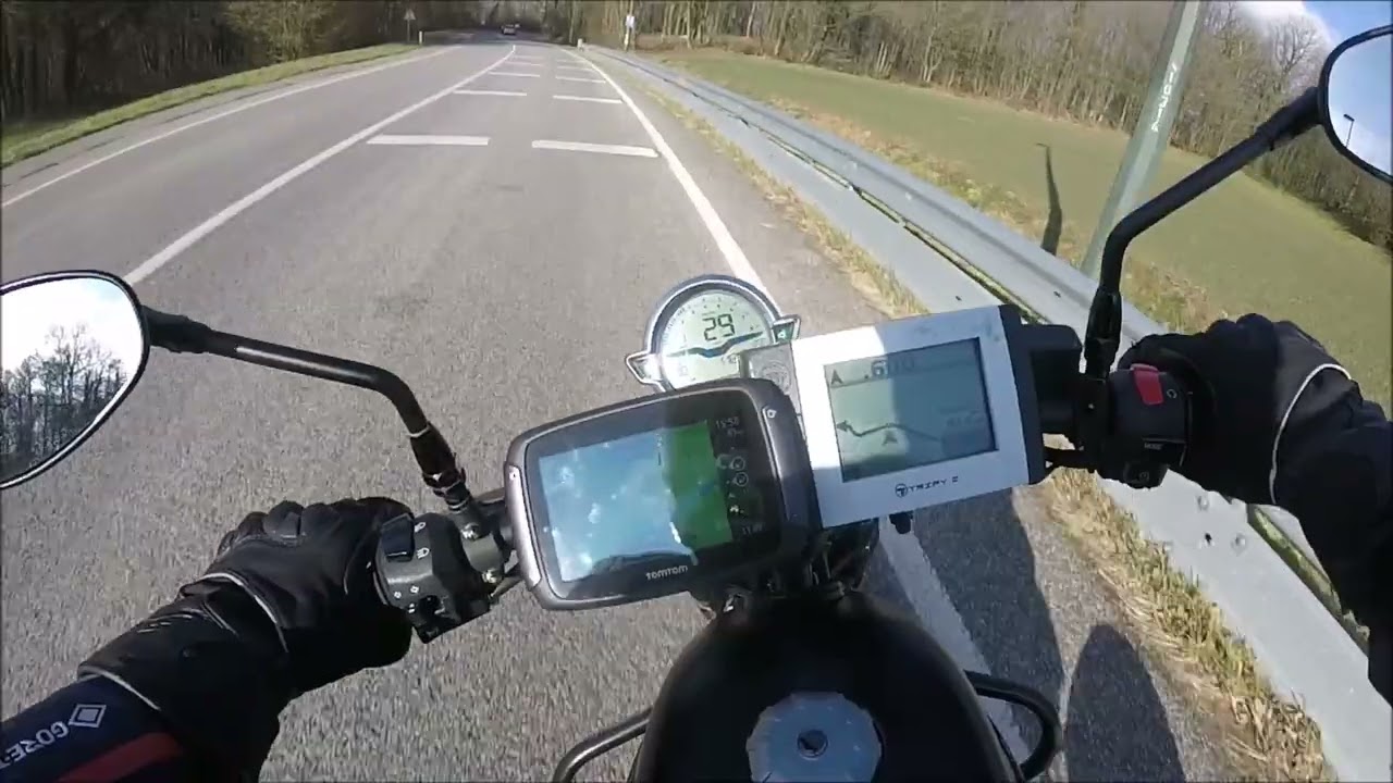 Des lacs de l'Eau d'Heure à Thy-le-Château / Moto Guzzi V7 Stone 850