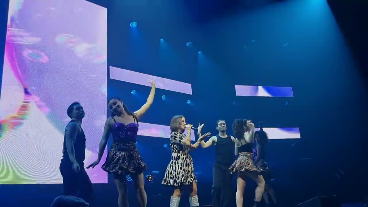 Alizée-medley(i gotta feeling la tournée)