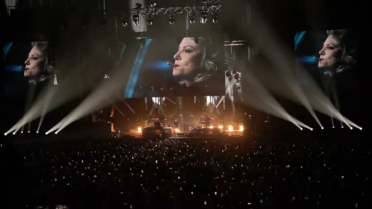 Земфира - Злой человек (Москва, Music Media Dome, 26.02.22)