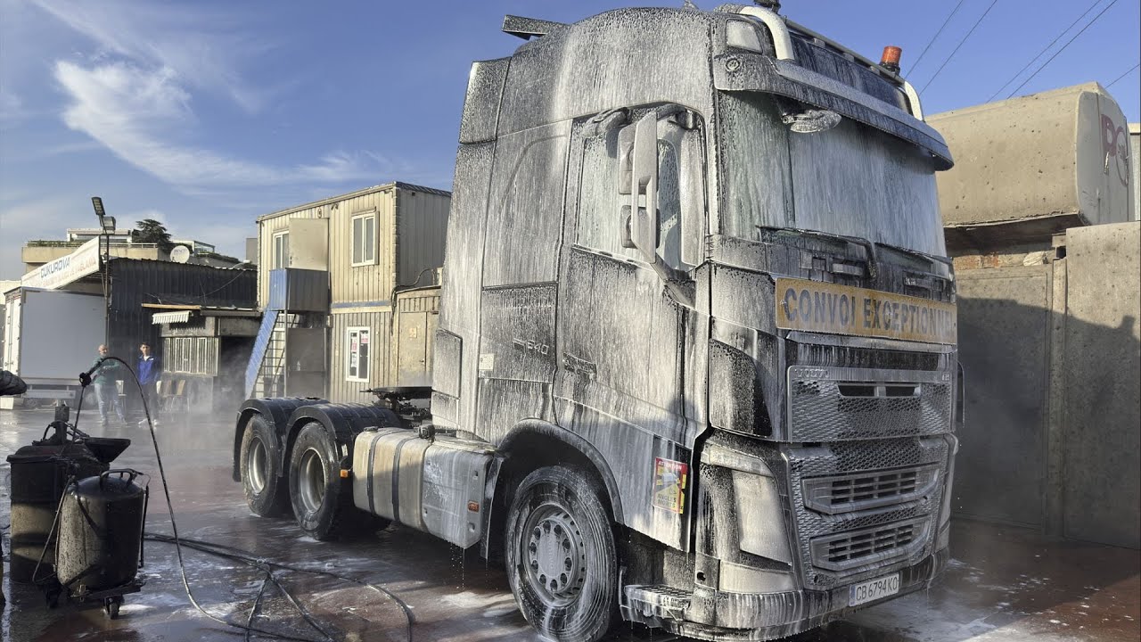 Volvo FH Truck Wash | Satisfying Pressure Washing 🚛💦