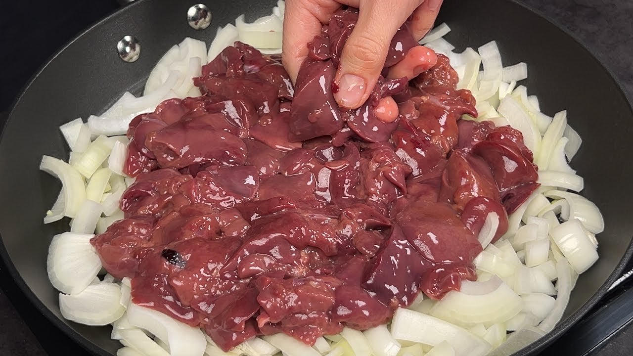 Die köstlichste Hühnerleber mit Zwiebeln in 5 Minuten!