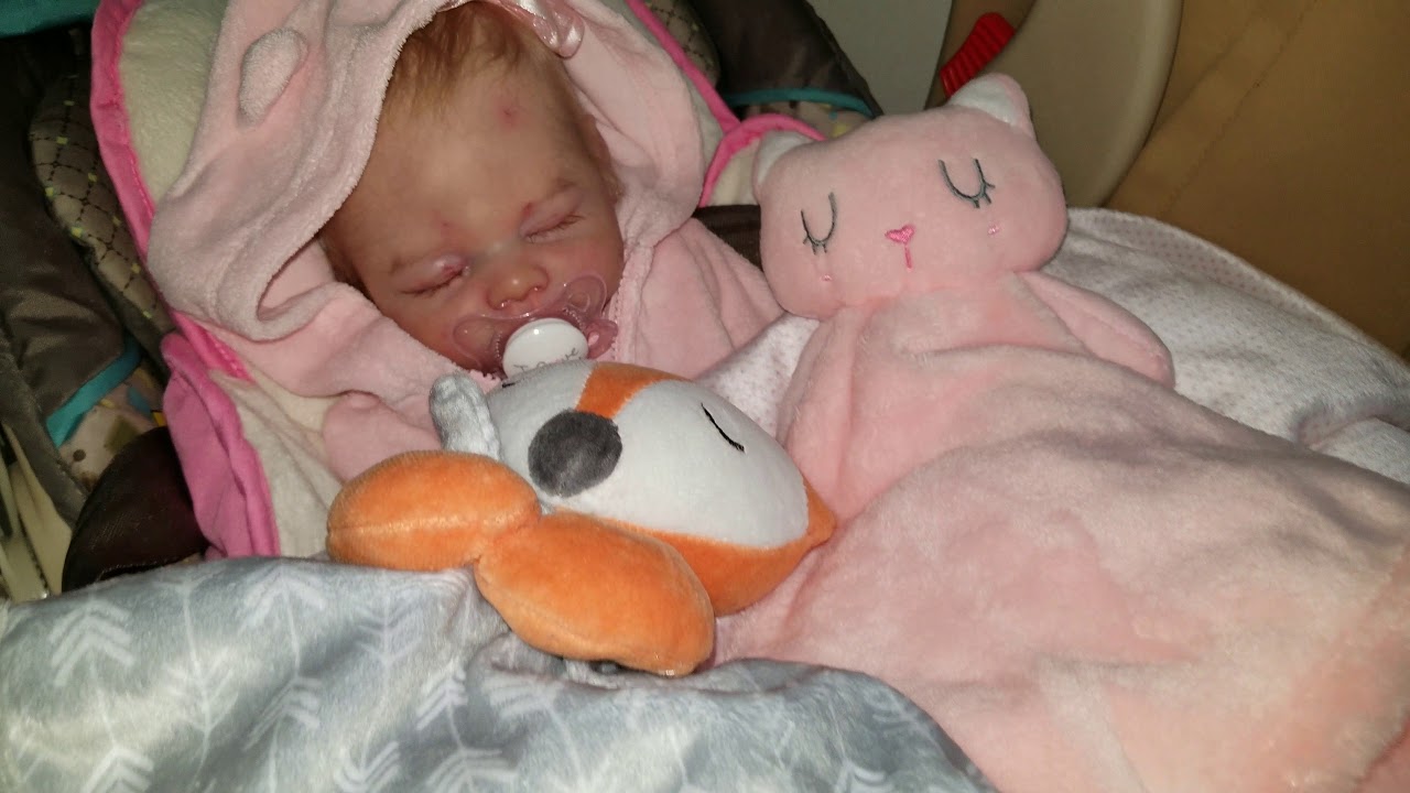 Que llevar en una pañalera de viaje para un bebé reborn / Bebé reborn Melanie se va de viaje