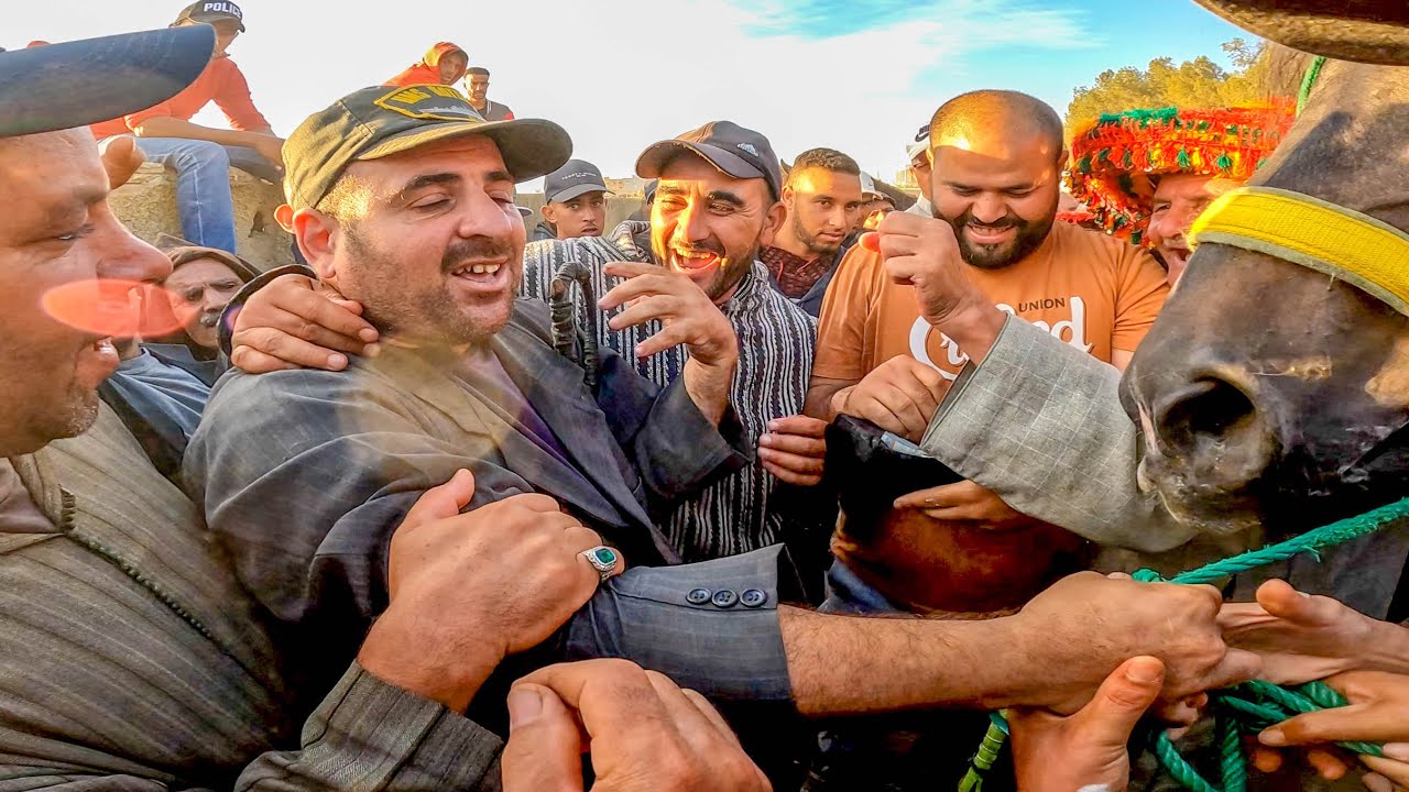 مصطفى الكزاوي باع عود مليح لمقدم عشاق المليح من ايت يادين هادا هو البيع وشرا ديال حرايفية القلب زوين