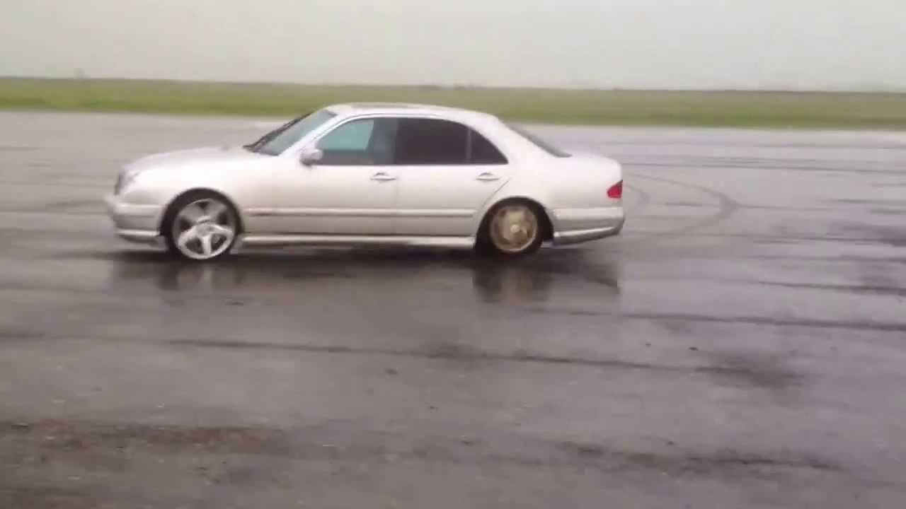 Mercedes E55 AMG W210 drift