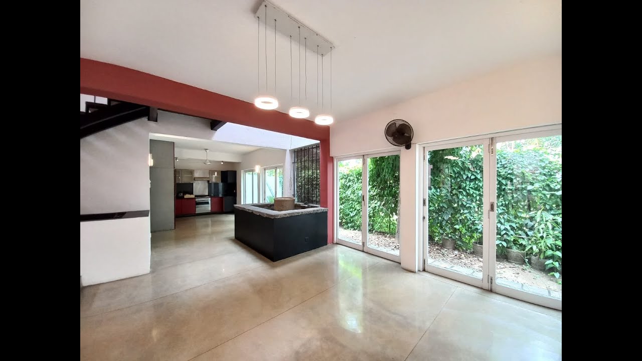Colombo 07 Bullers Lane 4 Bedrooms Upstairs House on 10 Perches Land for Sale.