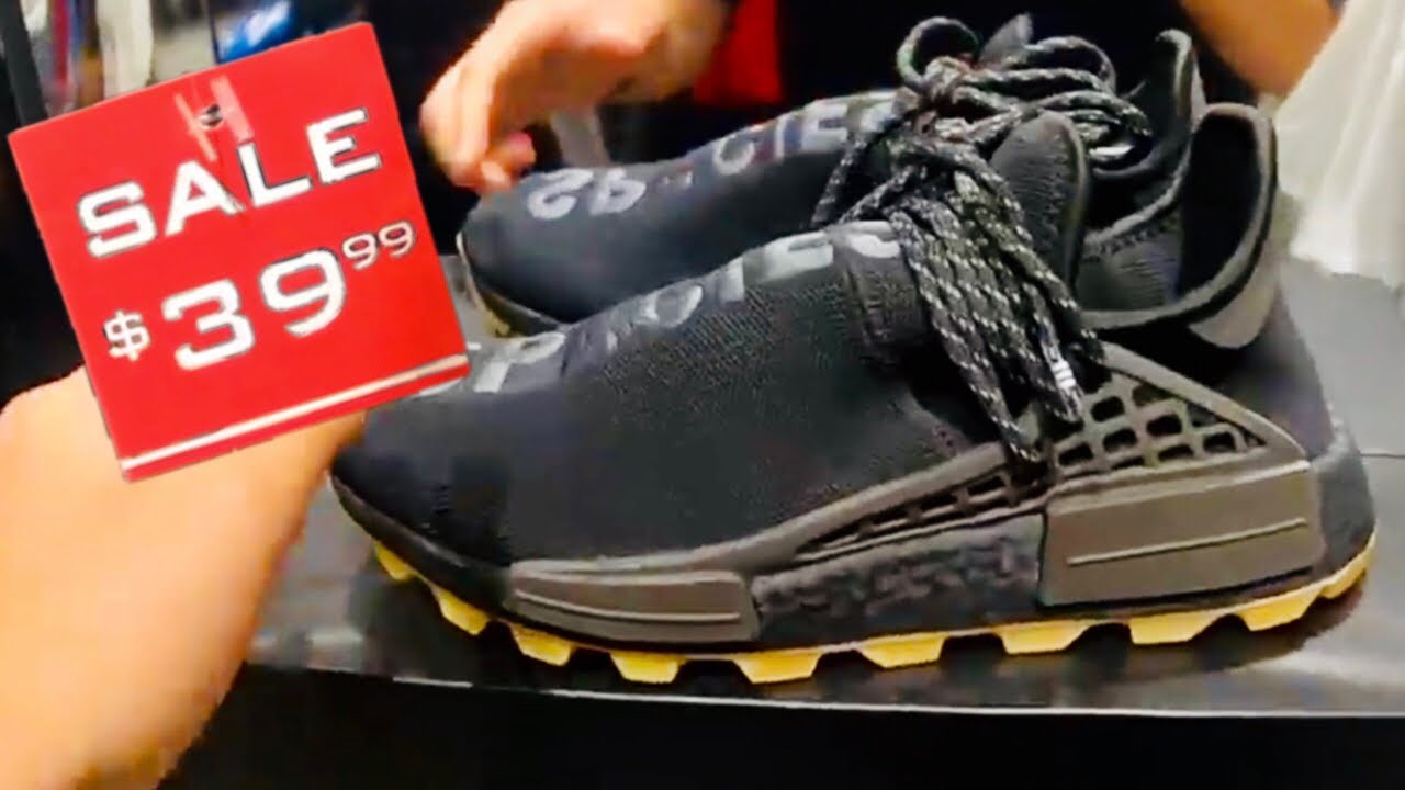 Tour Footlocker com preços. (Cop do Pharrell Hu Proud Triple black)