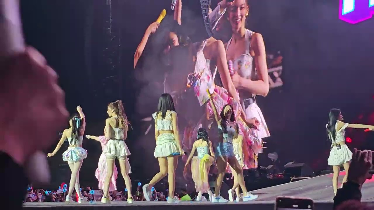 TWICE : Ready To Be Tour - México Day 1 - QUEEN OF HEARTS + MEDLEY -20240202