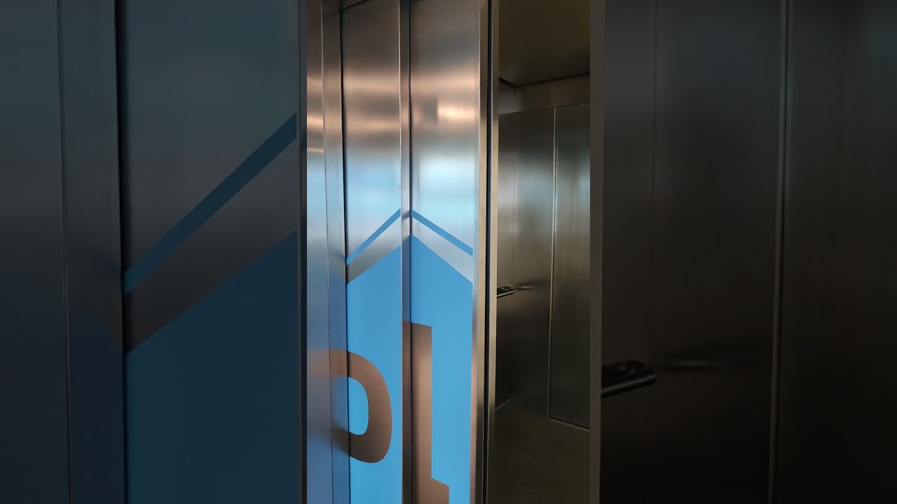 Elevator ride in It&auml;parkki in Skanssi