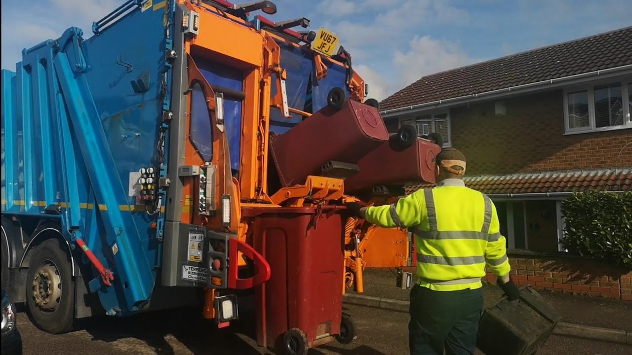NEDDC Dennis Elite 6 Bin lorry on Mixed recycling