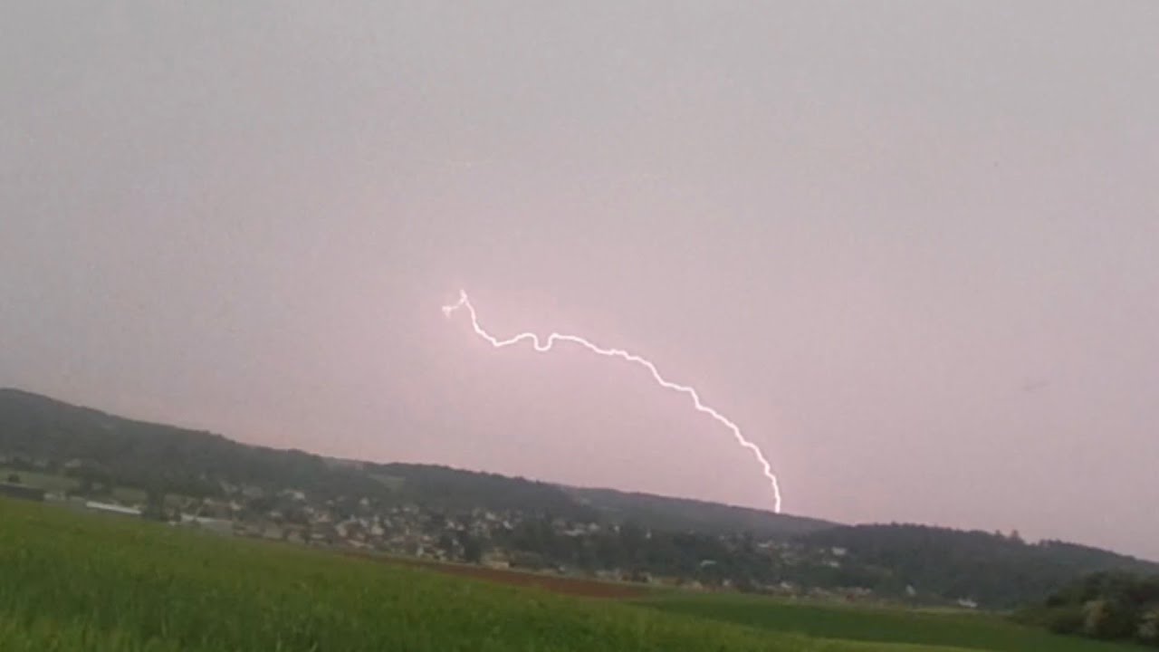 GEWITTER mit heftigem 99kA positiven Erdblitz bei Frankenberg am 19.5.2022
