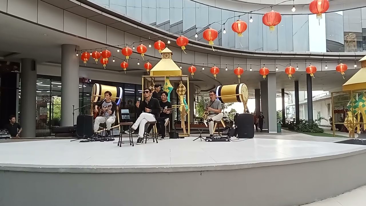 Acara live music menyanyi di d, colony Aming coffe gaia bumi raya city mall 