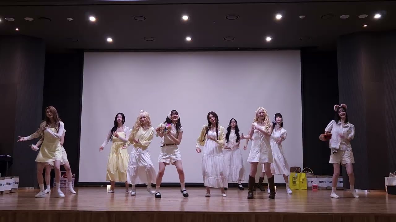 250822 트리플에스(tripleS) '깨어(Are You Alive)' 직캠(fancam) @fansign 팬싸인회