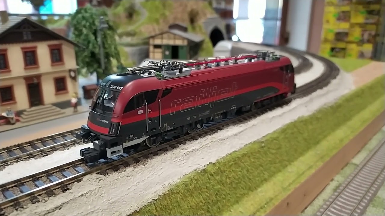 Elektrická lokomotiva 1216 017 4 Railjet  ÖBB  ozvučený model HO Roco 73248