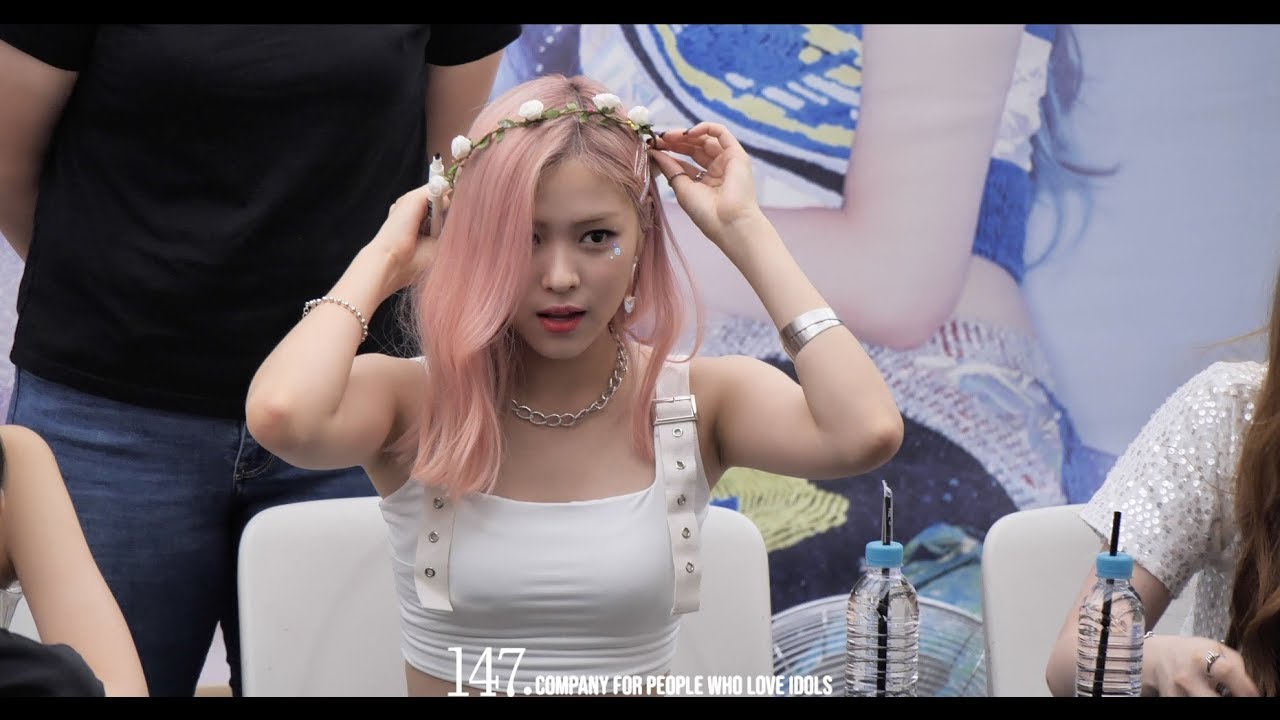 ITZY RYUJIN Signing 있지 류진 사인중 190825 4k BY 147Company 코엑스 팬싸 직캠 fancam