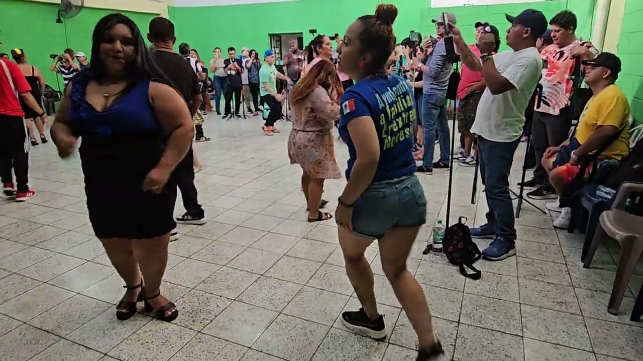 ¡Mira cómo gozan la cumbia!