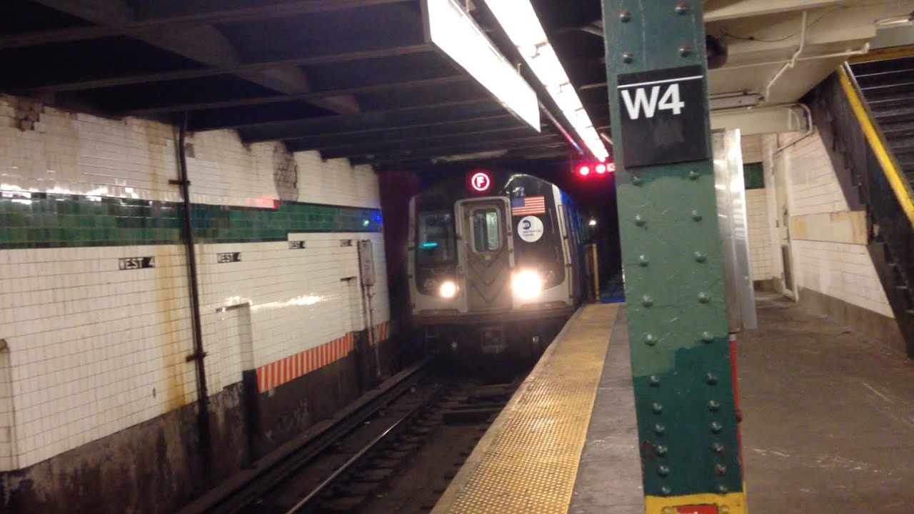 New York, New York - F Train Arrives at the West 4th Street / Washington Square Station HD (2016)