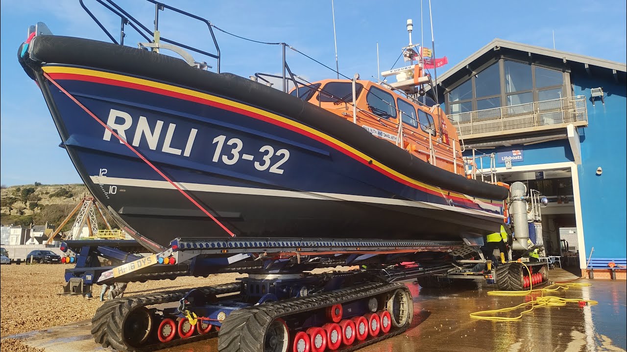 Hastings RNLI Lifeboat Launch 28th December 2025