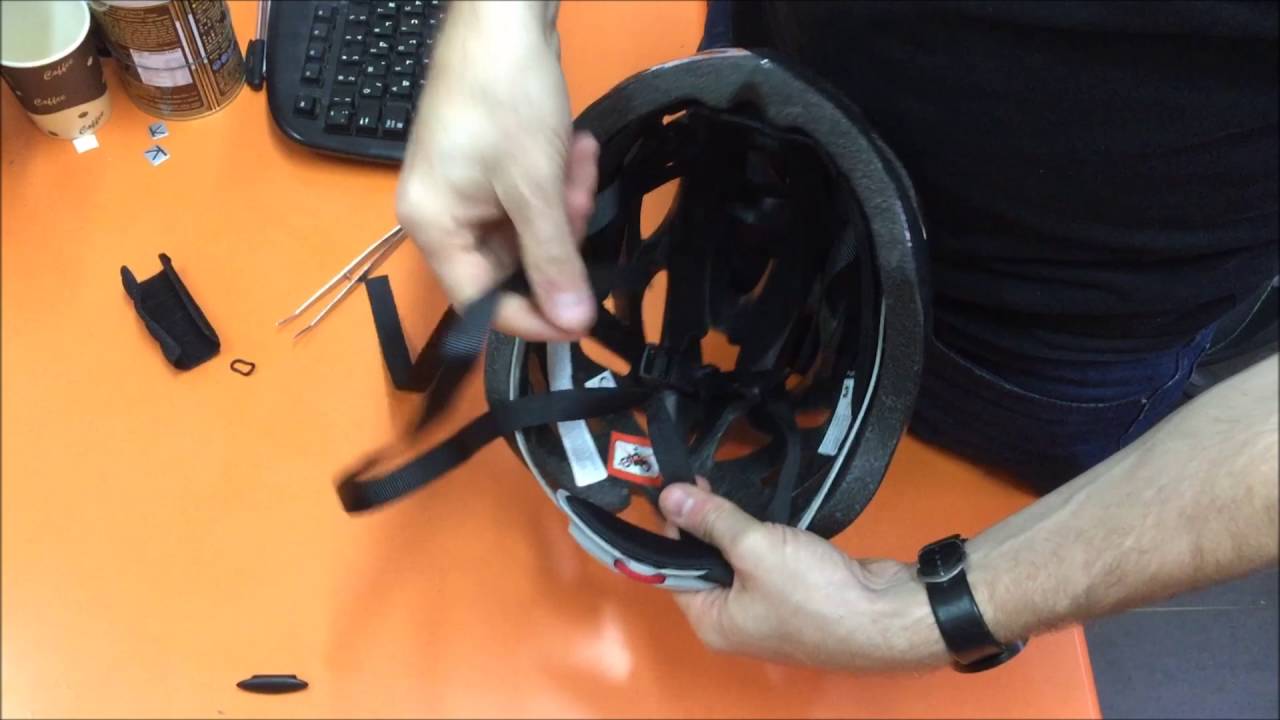 How to replace the helmet strap clip
