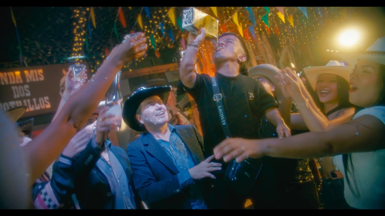 Mario Boh&oacute;rquez FEAT Leonardo Mar&iacute;n (El Apachurrao) LA REPARTIDORA (video Oficial)
