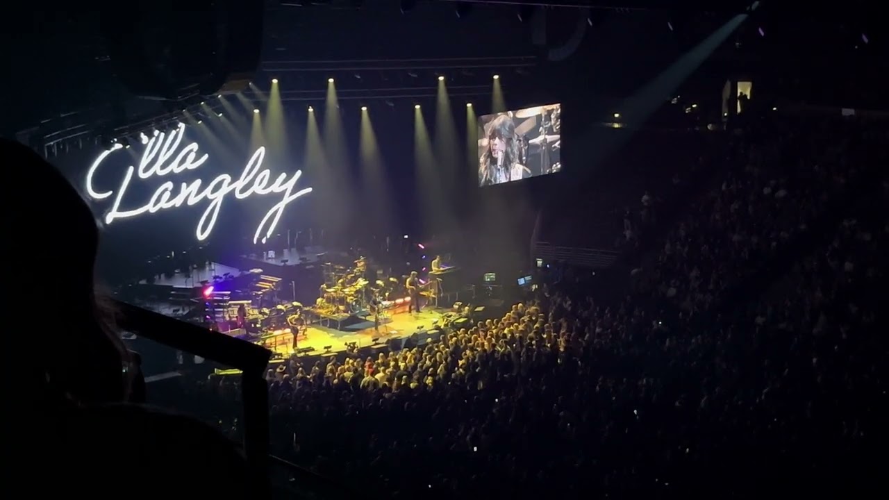 Girl you’re taking home live at free the machine tour in Omaha Nebraska