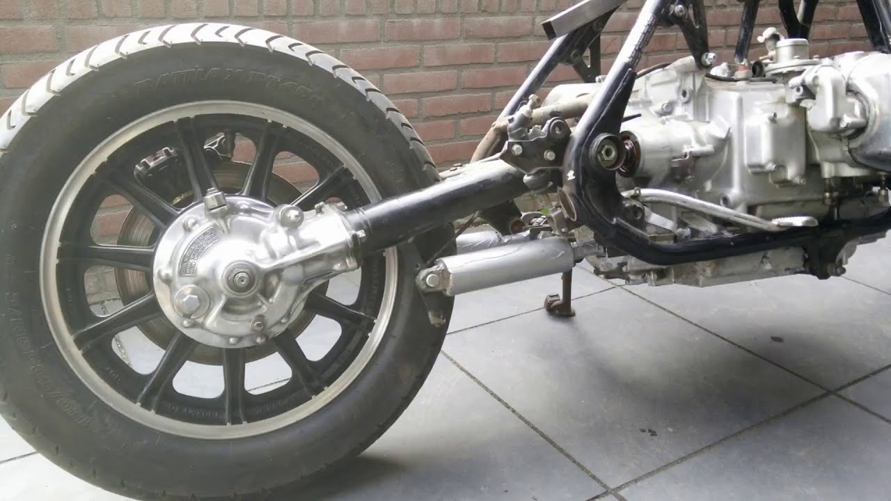 Dutch GL1100 bobber building details