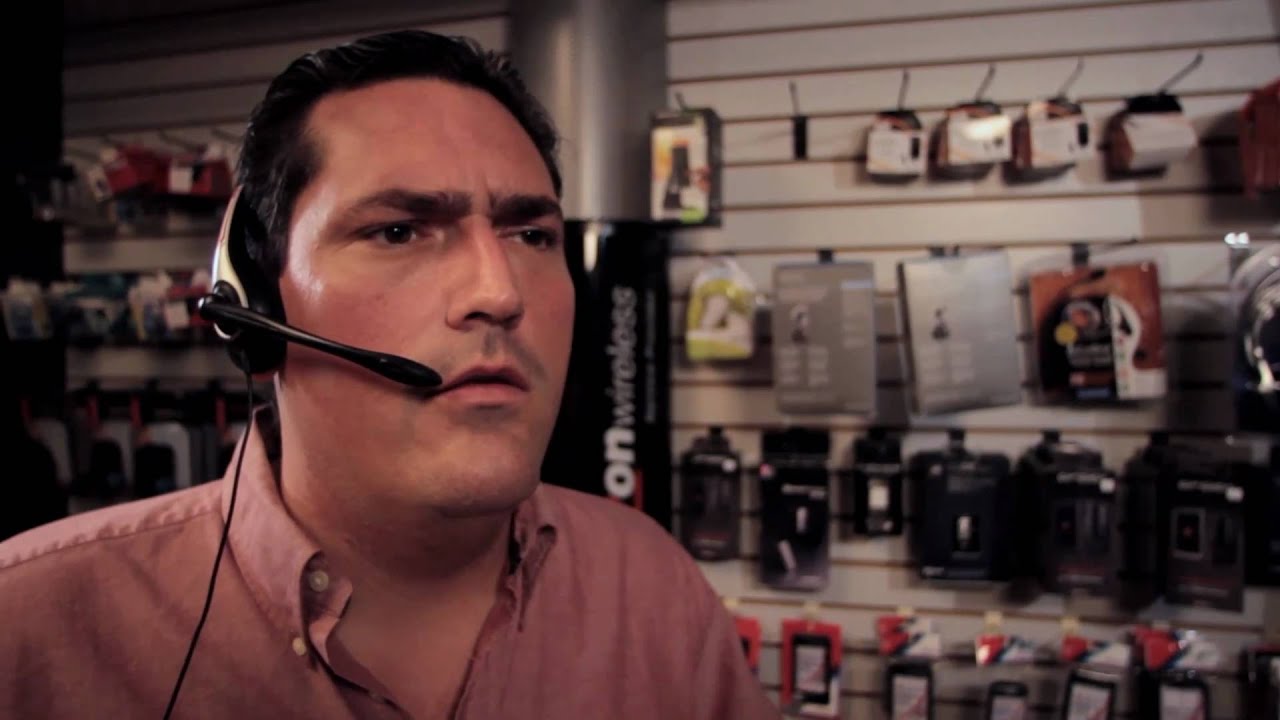 Iphone 4 vs HTC Evo - live action remake: real actors no bears at phonemart