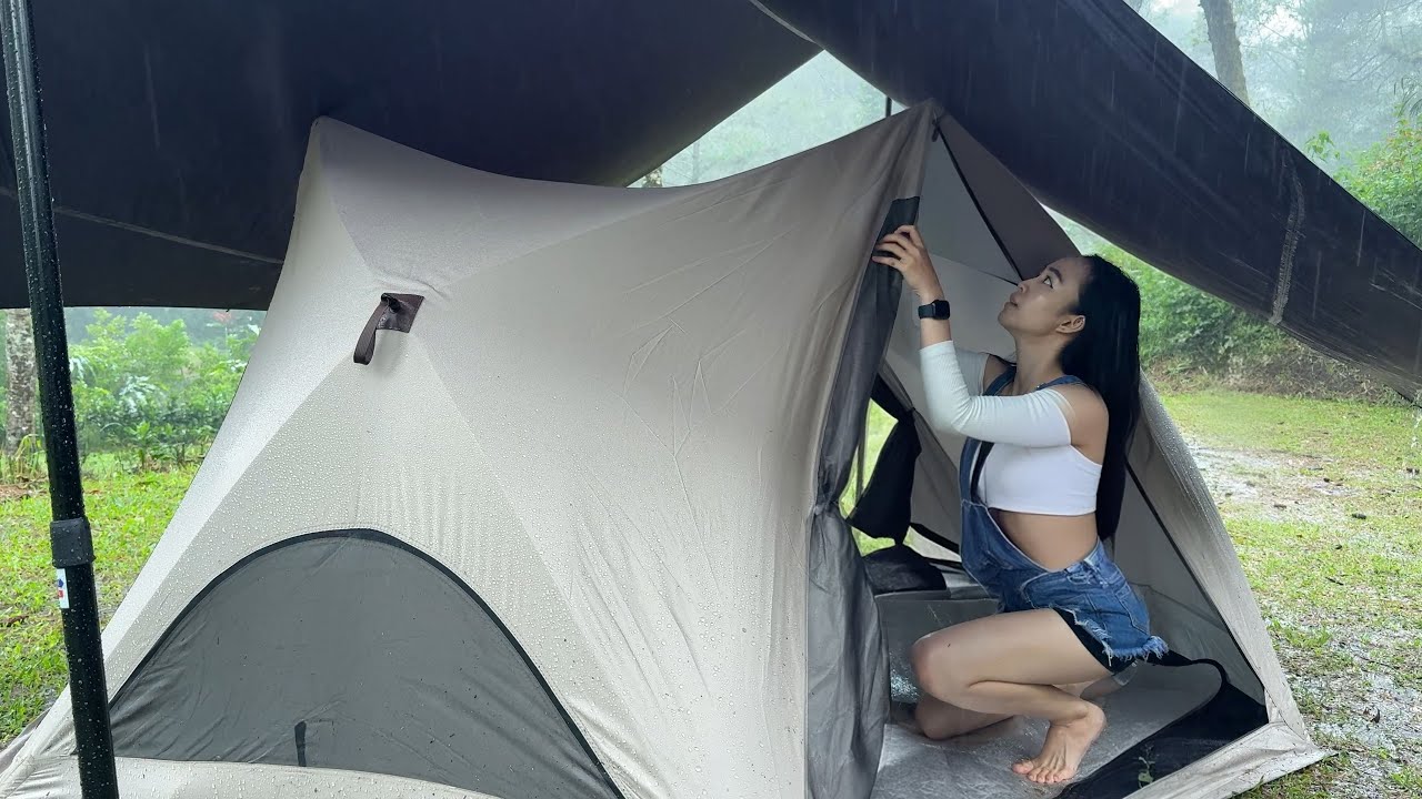 SOLO OVERNIGHT CAMPING IN THE RAIN - RELAXING IN THE TENT WITH THE SATISFYING SOUND OF NATURE