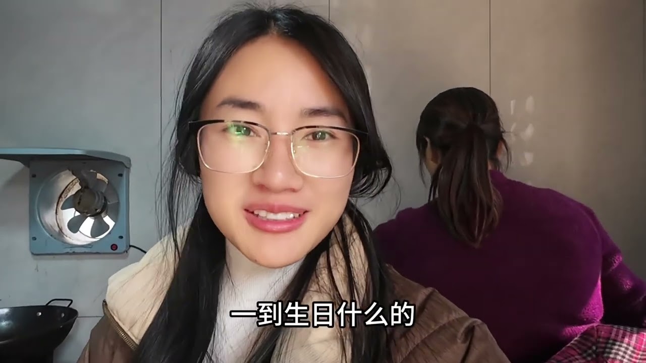 带着一后备箱果蔬去参加外婆生日 两位妈妈都准备了红包、回去时外婆拿出存的全部鸡蛋给小月带回家