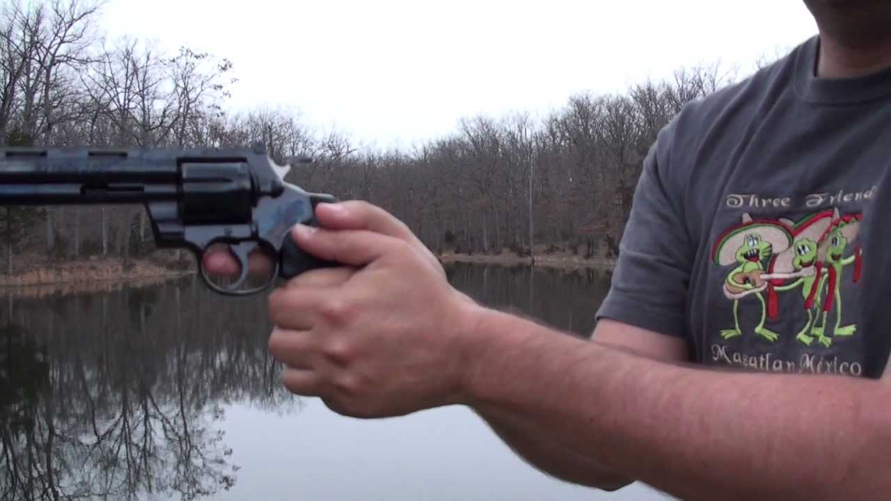 Como empuñar un Revolver, como NO disparar un revolver.  Colt, Ruger, Smith & Wesson, pistola
