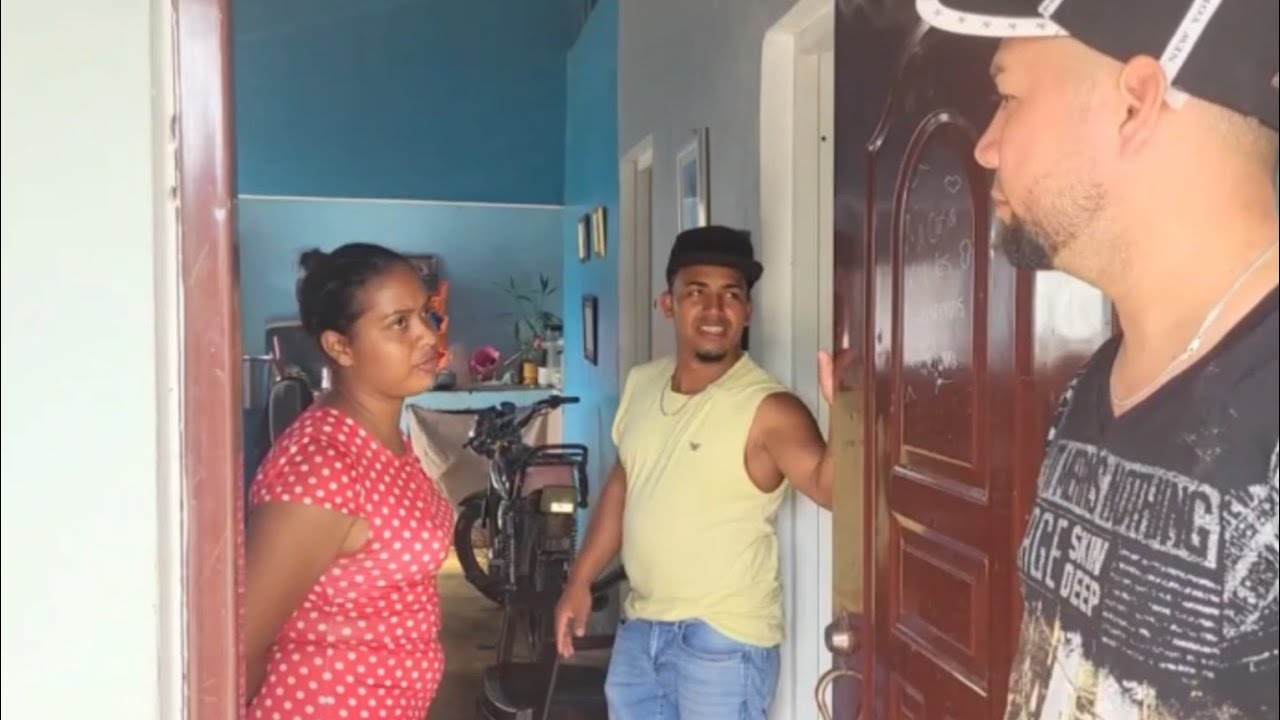 Señales de cuando una mujer sabe todo lo que escondes y no te dice nada para darte una sorpresa 