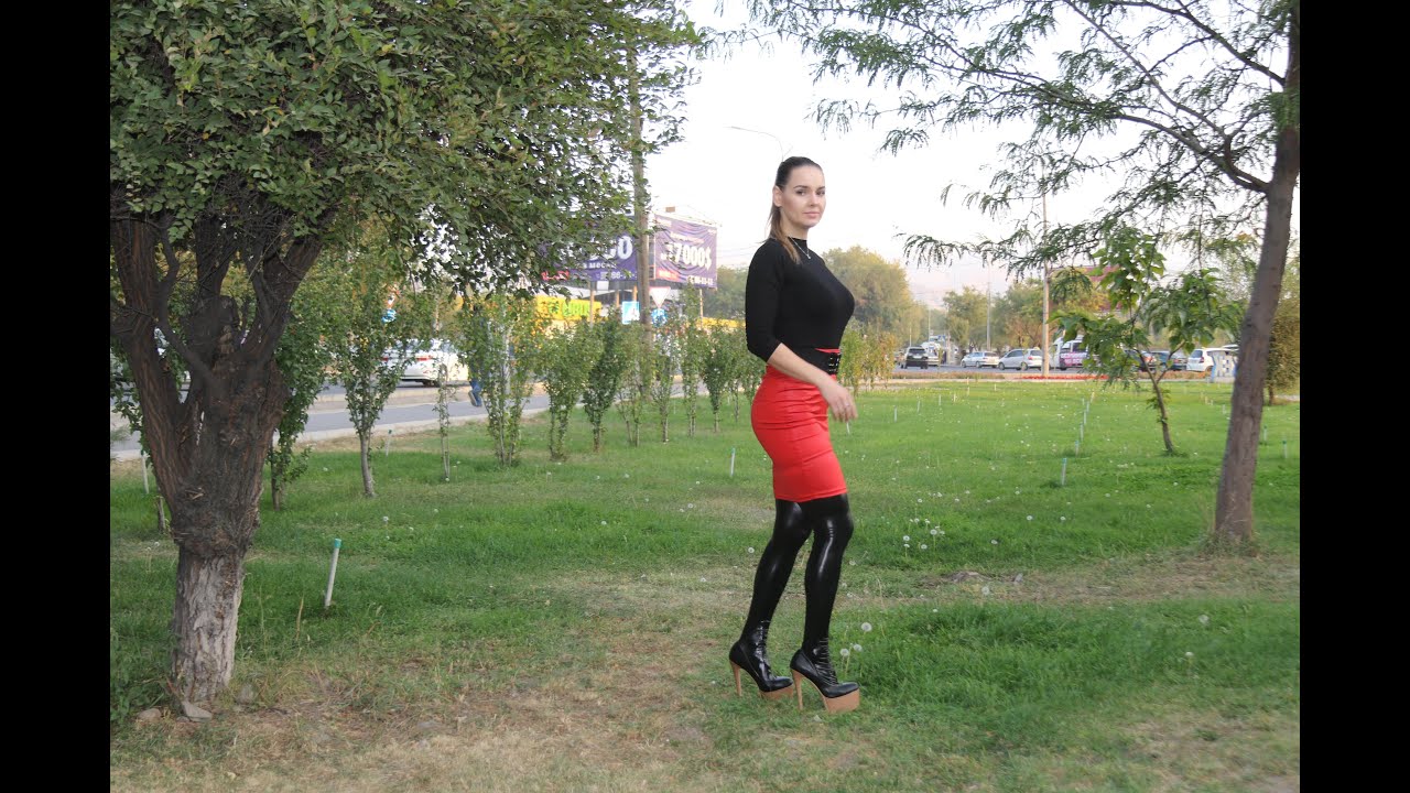 DancingLady #097 – Tania tanzt!, (Dancing in high Pumps and shiny stockings outdoor…)