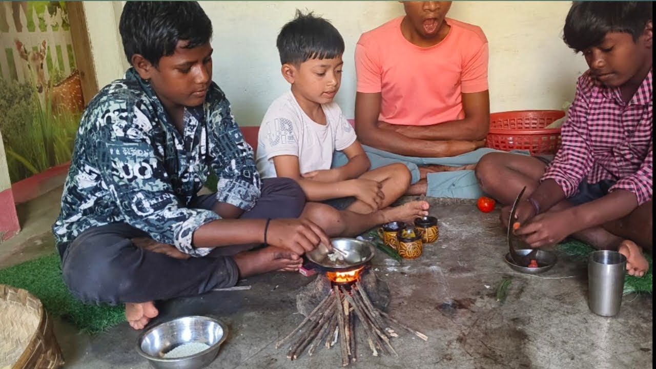 Bindi ki sabji aur chawal banay.