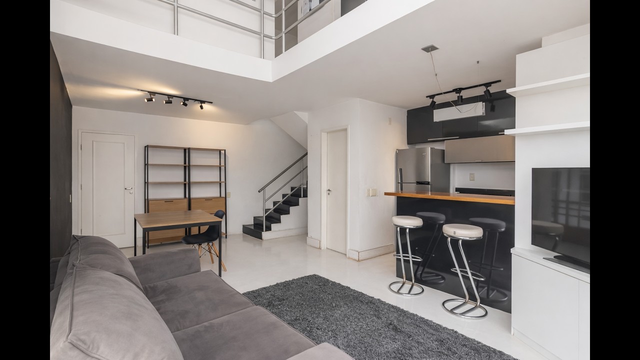 Loft duplex com pé-direito duplo, 2 vagas e lazer completo em Alto de Pinheiros