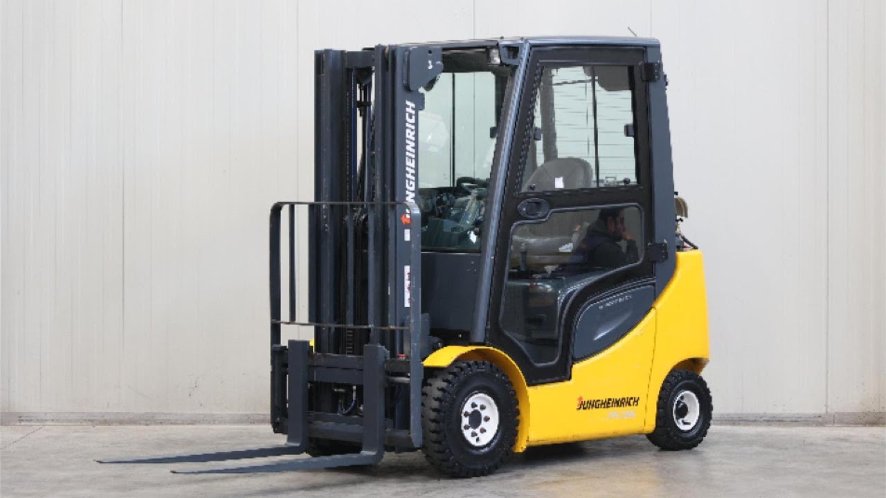 Jungheinrich TFG 320s (2013) LPG forklift truck, triplex mast, VW engine, 2615 hours worked