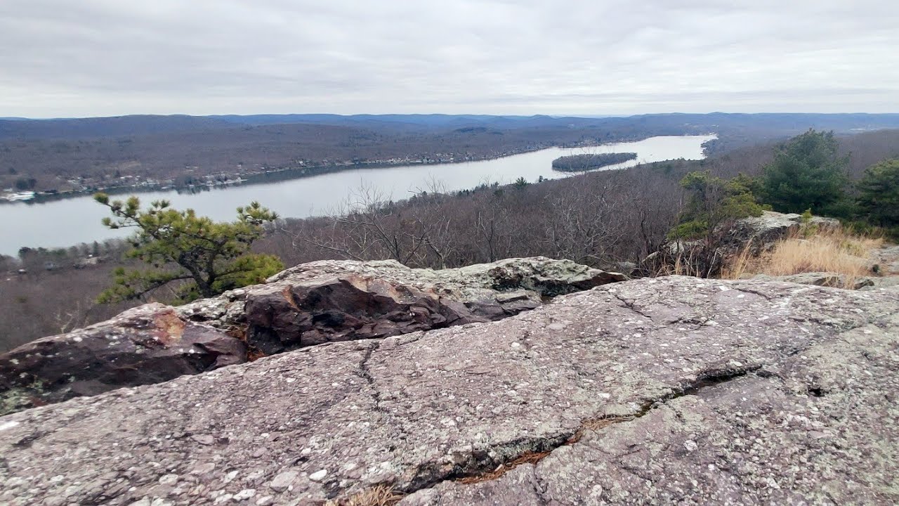 Day Hikes on the Appalachian Trail: Prospect Rock New York and surrounding lakes