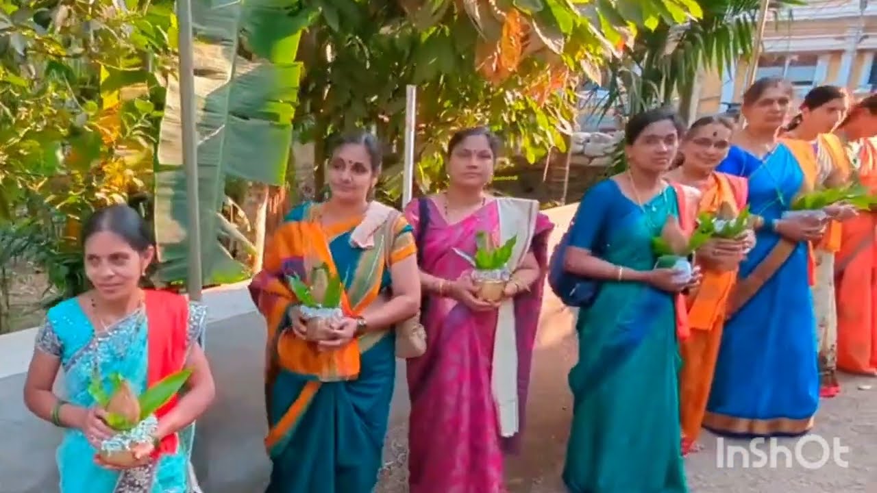 #Swarnavalli#ಸ್ವರ್ಣವಲ್ಲಿ#ಸುಮಂಗಲಿಯರಿಂದ ಪೂರ್ಣಕುಂಭ ಸ್ವಾಗತ/ ಶಿಷ್ಯ ಸ್ವೀಕಾರ ಮಹೋತ್ಸವ / ಪುರಪ್ರವೇಶ ಸಮಾರಂಭ 🙏🙏
