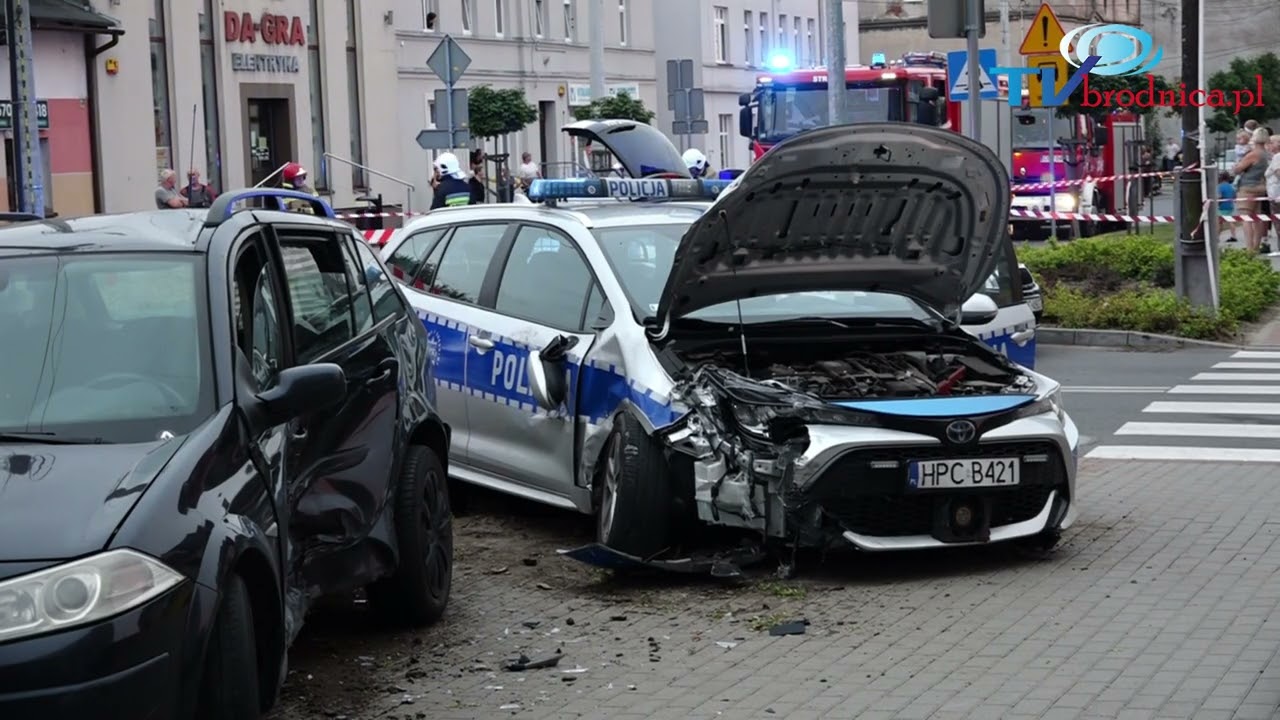 Zderzenie radiowozu z osobowym Renault w Jabłonowie Pomorskim