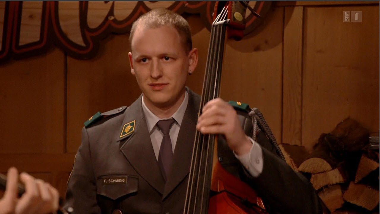 Wienerlinnen im Teig Schweizer Militärländlerkapelle