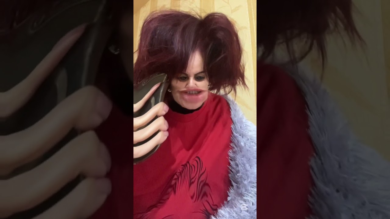 Dərsə hazırlaşdıran Ana