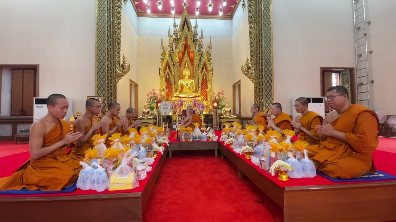 บรรยากาศทำบุญถวายอาหารเพลและชุดสังฆทาน ณ วัดราชบูรณะ