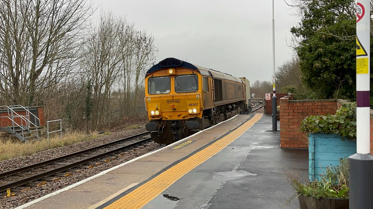 “Ipswich Town” 66307 4L11 with 33 containers 12;40 3E Lea Road 22/1/2026
