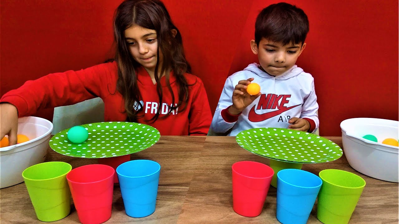 Beceri Oyunu. Rengarenk mini parkurda topların hareketi