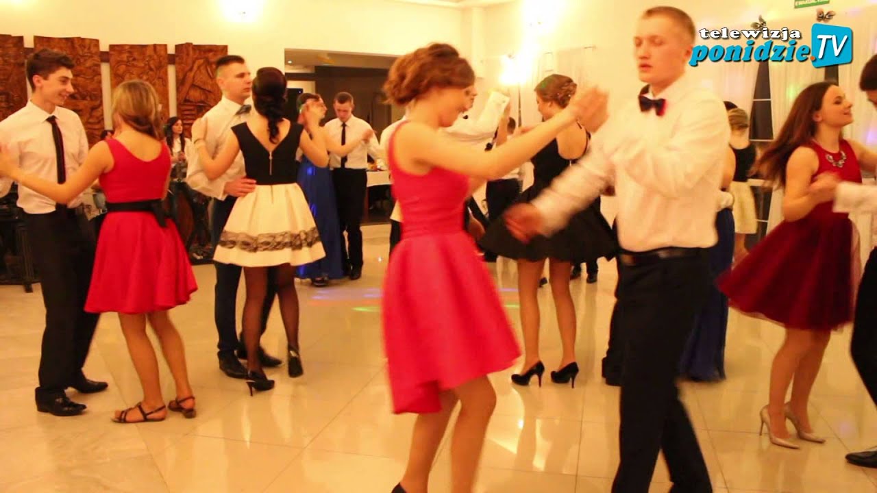 Uczniowie ZSCKP w Krzelowie bawili się na studniówce  na 'Czekaju' (06.02.2016)