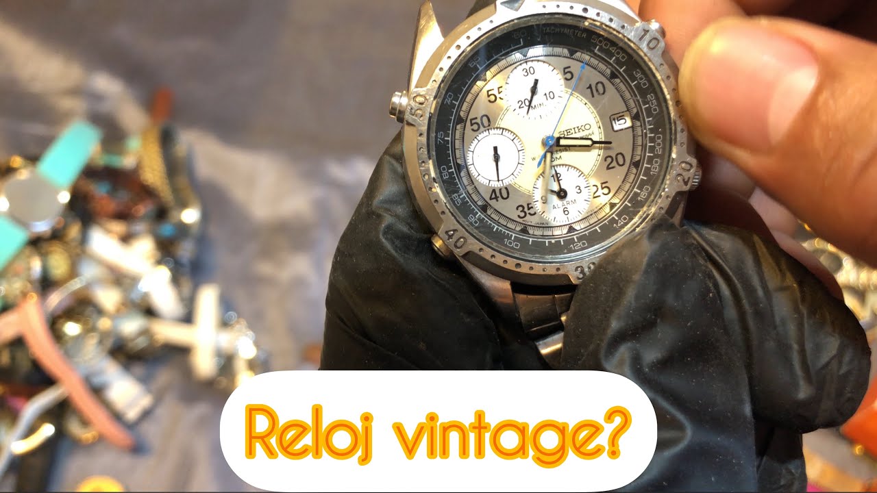 Abriendo caja con relojes hoy nos salió un seiko posiblemente vintage