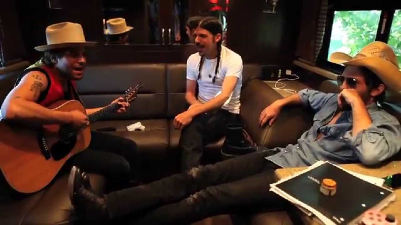 Langhorne Slim and The Avett Brothers sing 